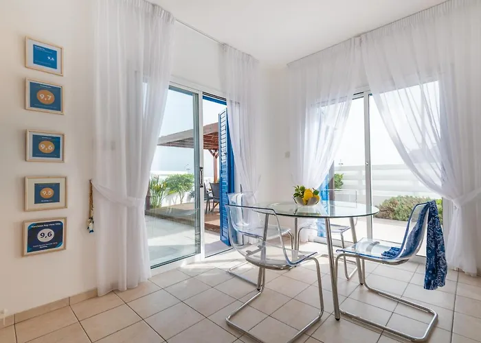 Narcissos Bay View *