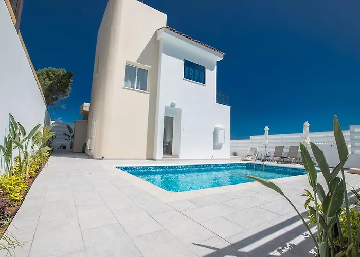 Narcissos Bay View *