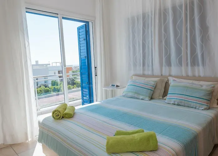 Willa Narcissos Bay View